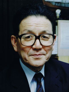 石井 米雄の顔写真