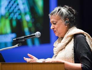 ヤスミーン・ラリ氏による基調講演の写真